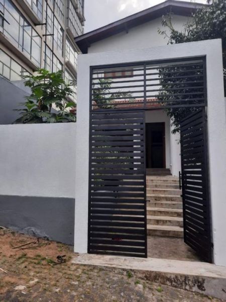 Exterior - Battaramulla : 6-br (13.5p) Modern House For Sale
