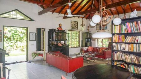 Living Room - Tranquil Lakeside Retreat with Breathtaking Views - LIP-075