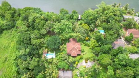 Exterior - Tranquil Lakeside Retreat with Breathtaking Views - LIP-075