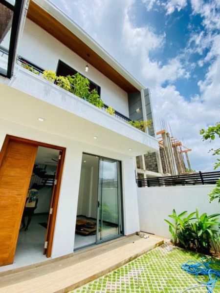Exterior - Modern Luxury House for Sale – Athurugiriya