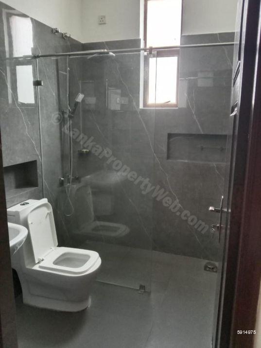 Bathroom - House for rent in Dehiwala