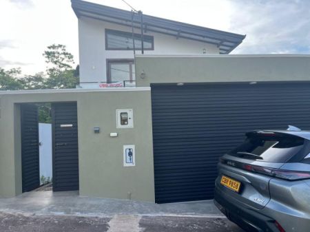 Exterior - Modern 3 Bedroom House for Rent at Kahanthota, Malabe / LKR 175,000 (EM212RN)