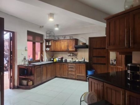 Kitchen - Exceptional architect-designed luxury residence — Polhengoda, Colombo 5