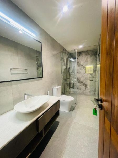 Bathroom - Ultra-Luxury Newly Renovated 5 Bedroom House for Sale in Colombo 07 | 4,950 Sq.Ft. | 23 Perches | Prime Location