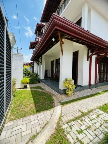 Exterior - Luxury 7 Bedroom House for Rent at Pannipitiya | LKR 600,000 per Month (Negotiable) (EM022AC)