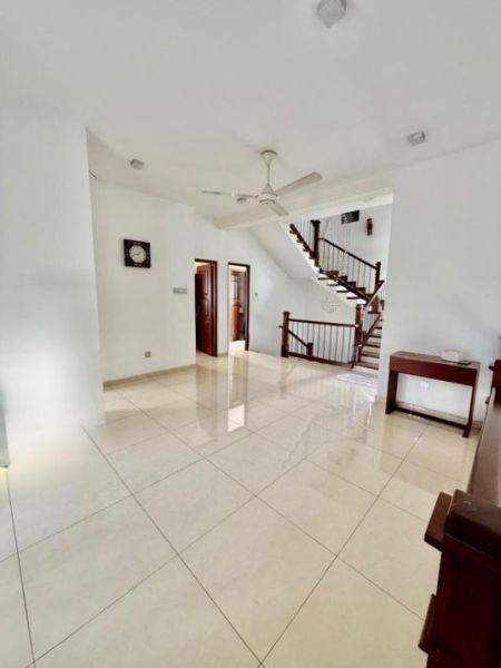 Living Room - Luxury 7 Bedroom House for Rent at Pannipitiya | LKR 600,000 per Month (Negotiable) (EM022AC)