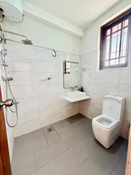 Bathroom - Luxury 7 Bedroom House for Rent at Pannipitiya | LKR 600,000 per Month (Negotiable) (EM022AC)
