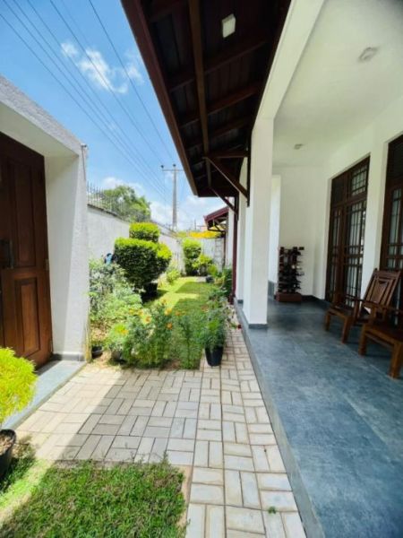 Exterior - Luxury 7 Bedroom House for Rent at Pannipitiya | LKR 600,000 per Month (Negotiable) (EM022AC)
