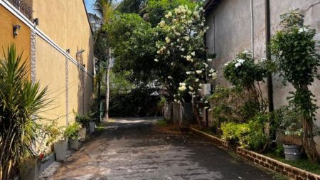 Exterior - 4 Bedroom House for Sale in Colombo 5