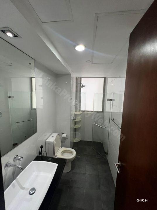 Bathroom - Apartment for rent in Colombo 3