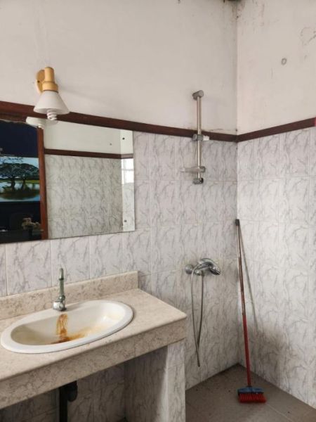Bathroom - 3-Bedroom Apartment For Sale — Havelock Road, Colombo 5