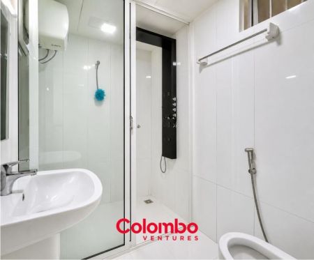Bathroom - Liberty Plaza – 2 Room 1600 sqft Unfurnished Apartment for SALE - Colombo 3 - Colpetty / Kollupitiya   (AS-339)