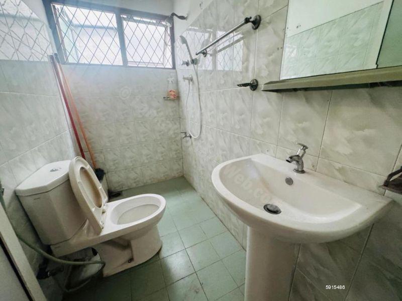 Bathroom - House for rent in Dehiwala