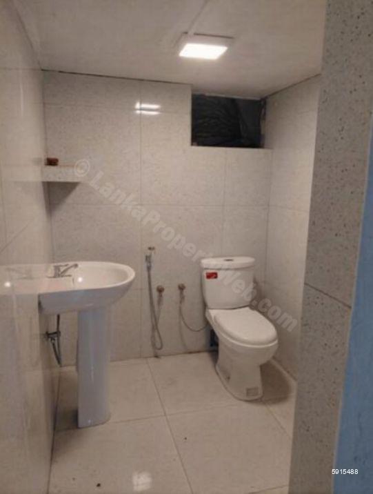 Bathroom - House for rent in Dehiwala