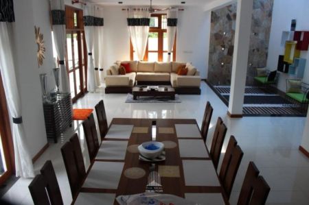 Living Room - House for Sale in Thalawathugoda (HSSH135)