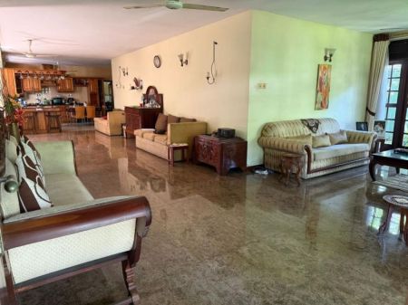 Living Room - Luxurious 5 Bedroom House for Sale in Nugegoda - 5165 sq ft!