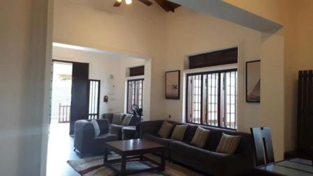 Living Room - 10 Bedroom Colonial Bungalow and House for Rent - Mount Lavinia | LKR 1 Million Per Month (Negotiable) (EM783)