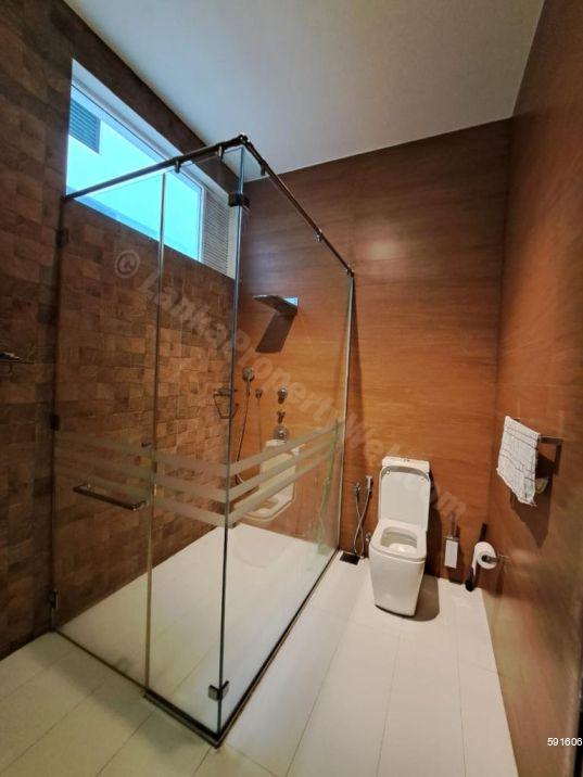 Bathroom - House for rent in Colombo 3