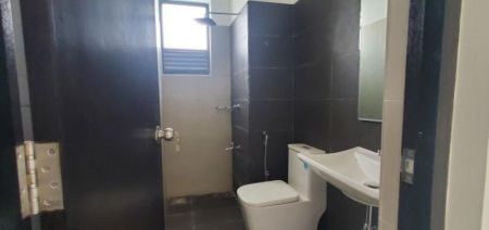 Bathroom - 3 Bed 2 Bathrooms Higher Floor Thalawathugoda - 31 Mn.