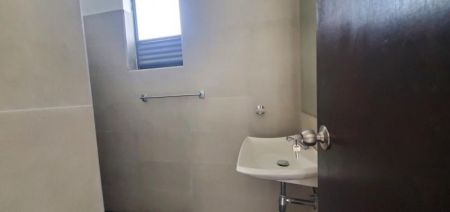 Bathroom - 3 Bed 2 Bathrooms Higher Floor Thalawathugoda - 31 Mn.