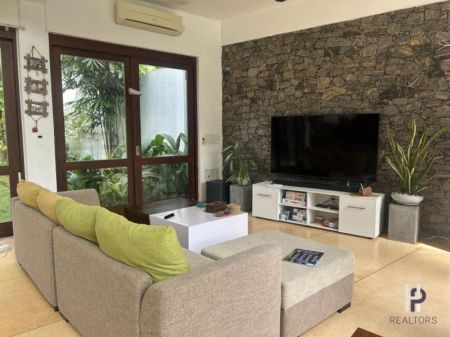 Living Room - Stunning property on  Batapotha Road,  Robert Gunawardana  Mawatha, Battaramulla.
