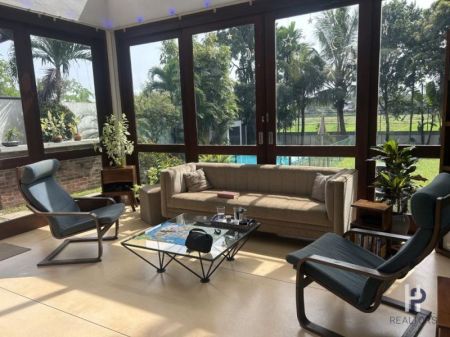 Living Room - Stunning property on  Batapotha Road,  Robert Gunawardana  Mawatha, Battaramulla.