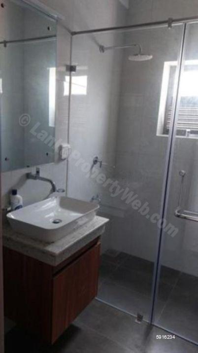 Bathroom - House for rent in Piliyandala