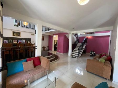 Living Room - (HH268) Modern Three Storey House for Sale in Biyagama