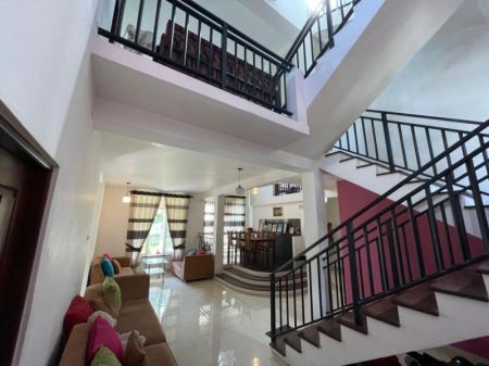 Living Room - (HH268) Modern Three Storey House for Sale in Biyagama