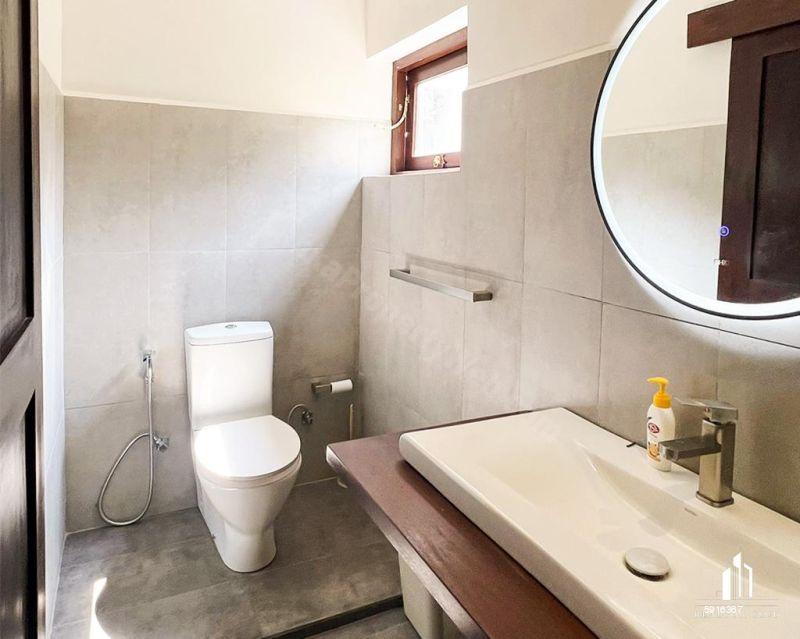Bathroom - House for rent in Pelawatte