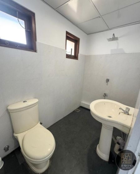Bathroom - 6 bedroom House for rent in Dehiwala 