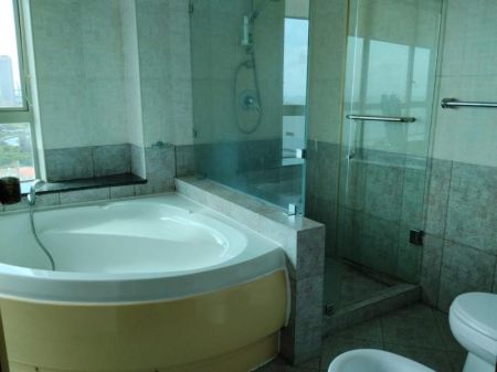 Bathroom - 4 Bedroom Apartment for Rent - Colombo 3, Iceland Residencies | USD 3,000 Per Month (EM790)