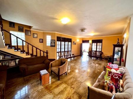 Living Room - (SH1374) Two Storey House for Sale in Sri Jayawardenepura Kotte