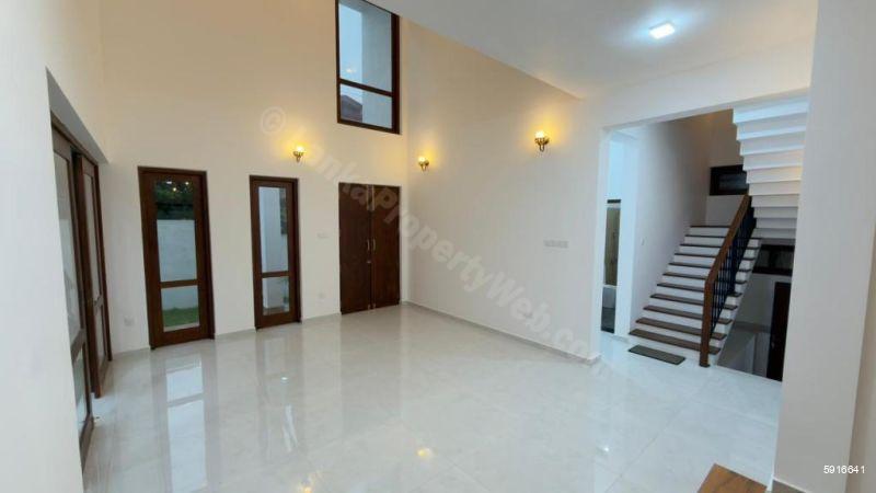 House for sale in Thalawathugoda