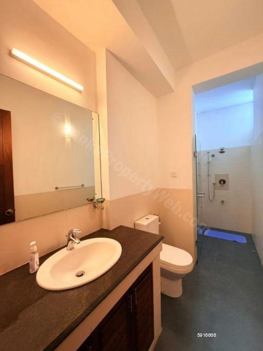 Bathroom - Apartment for sale in Colombo 7