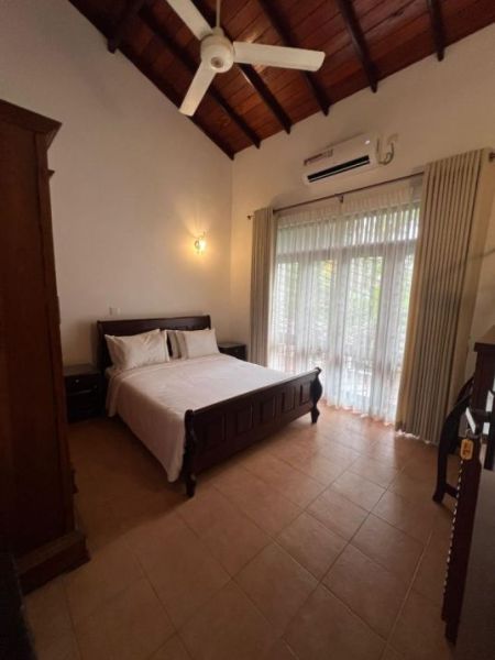 Bedroom - Fully Furnished Luxury 4 Bedroom House for Rent – Pitakotte | LKR 420,000 / Month (EM036SR)
