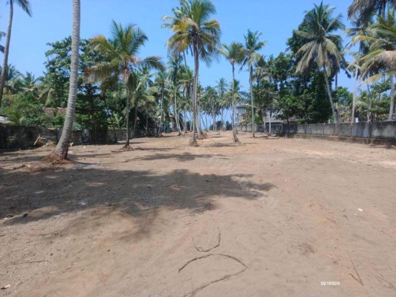 Beachfront land for sale in Wadduwa