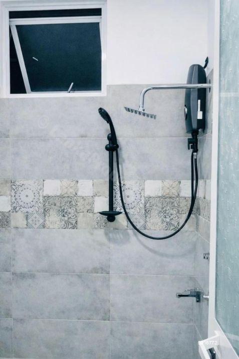 Bathroom - House for rent in Battaramulla