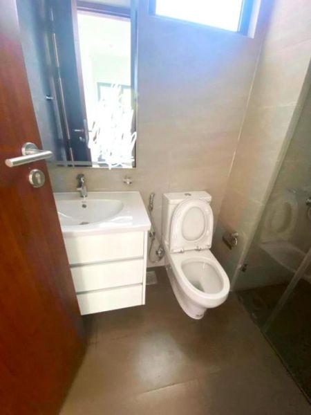 Bathroom - Luxury High-Floor Apartment for Rent at TRI-ZEN Residencies, Colombo 02