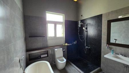 Bathroom - 2 Story House for Sale in Temple Road, Talawathugoda - EH380