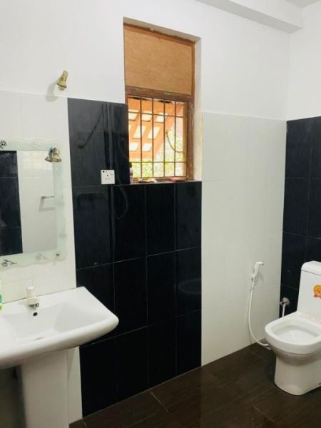 Bathroom - 5 Bedroom House for Sale - Piliyandala, Near Bokundara Junction | LKR 38.5 Million (EM793)