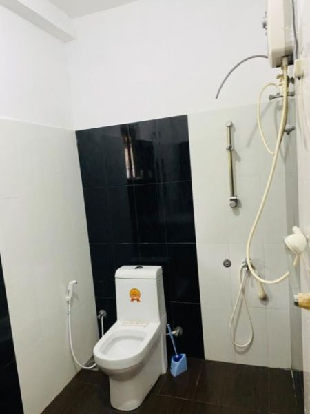 Bathroom - 5 Bedroom House for Sale - Piliyandala, Near Bokundara Junction | LKR 38.5 Million (EM793)