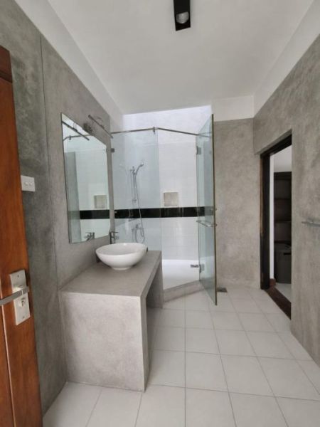 Bathroom - 4 Bedroom House for Sale – Thalawathugoda | LKR 60 Million (Negotiable) (EM156RK)