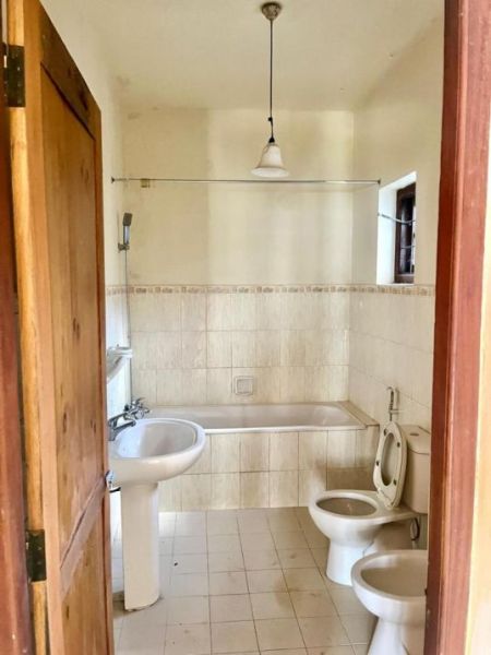 Bathroom - 2 Story House for Rent in Battaramulla - EH409