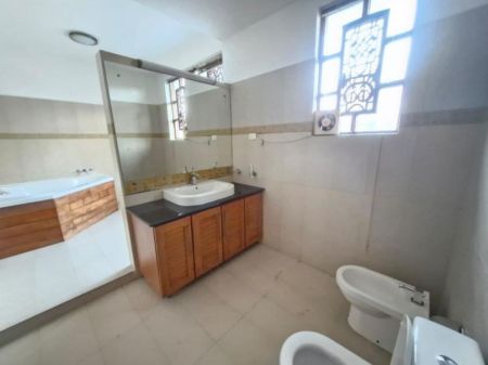 Bathroom - Nugegoda, Nawala Road house for Rent - EH412