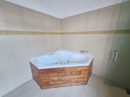 Bathroom - Nugegoda, Nawala Road house for Rent - EH412