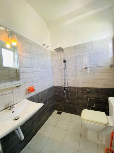 Bathroom - 3-Bedroom Fully Furnished Apartment for Long-Term Rental in Kalubowila. Propery Code: (CSA401) 