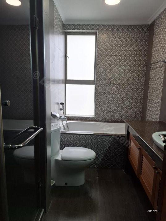 Bathroom - Apartment for rent in Colombo 2