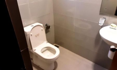 Bathroom - Ariyana Resort - Apartment For Rent in Athurugiriya  - EA333