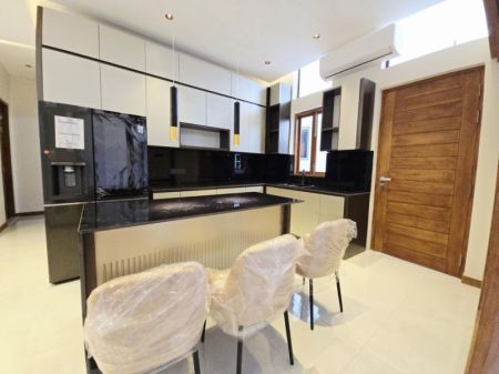 Dining room - B/N Fully Furnished Luxury 3 Story House For Sale In Battaramulla 
